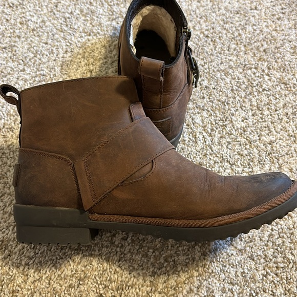 Ugg Cheyne Brown leather boots - Picture 2 of 7
